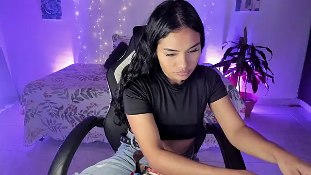 Riana Kean online show from November 14, 2025, 1:42 am