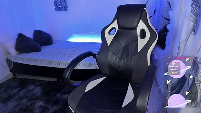 Snapshot of Riana_Kean chatting on October 9, 2025, 11:49 pm Riana Kean online show from October 9, 2025, 11:49 pm