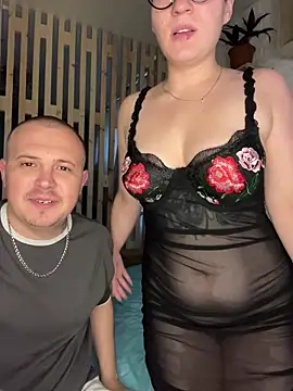 Snapshot of MrMrsRight chatting on October 25, 2025, 10:14 am MrMrsRight online show from October 25, 2025, 10:14 am