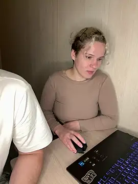 MrMrsRight online show from February 4, 2025, 10:55 pm