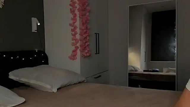 Snapshot of Caroline_Smitt chatting on September 26, 2025, 12:28 am Caroline Smitt online show from September 26, 2025, 12:28 am