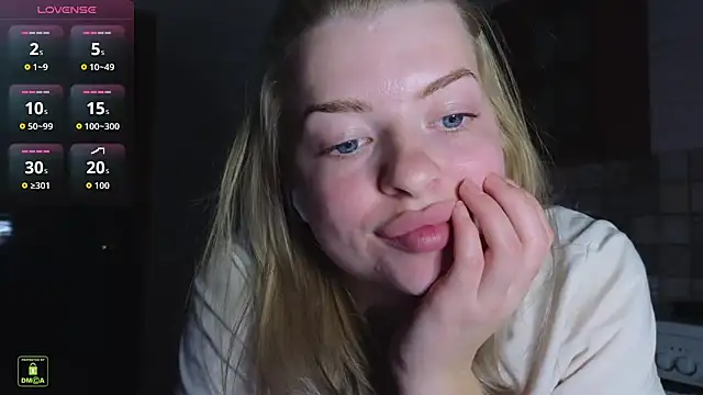 RinaBlondie online show from October 12, 2025, 4:19 pm