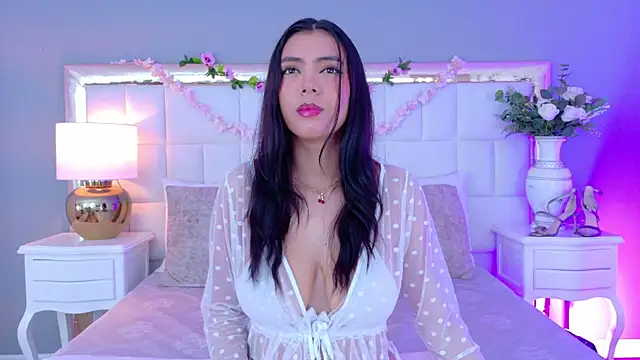 Julie Bennet online show from October 9, 2025, 5:08 am