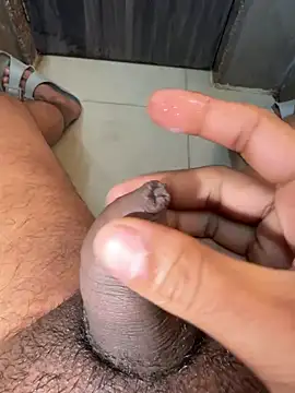 Snapshot of Cum_on_your_tityyy chatting on November 19, 2025, 1:49 am Cum on your tityyy online show from November 19, 2025, 1:49 am