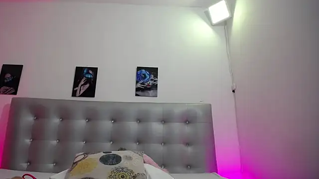 horny-juliette online show from May 29, 2026, 12:00 pm