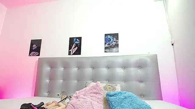 horny-juliette online show from May 14, 2026, 1:30 pm