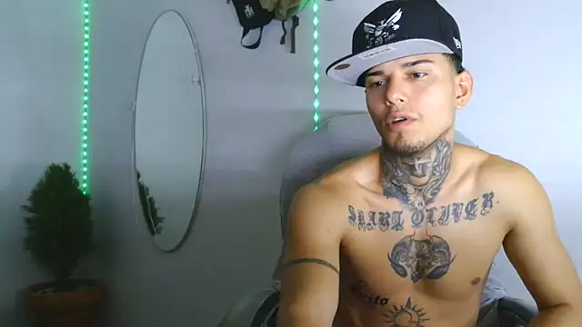 Snapshot of Skartoliver chatting on October 18, 2025, 2:52 pm Skartoliver online show from October 18, 2025, 2:52 pm