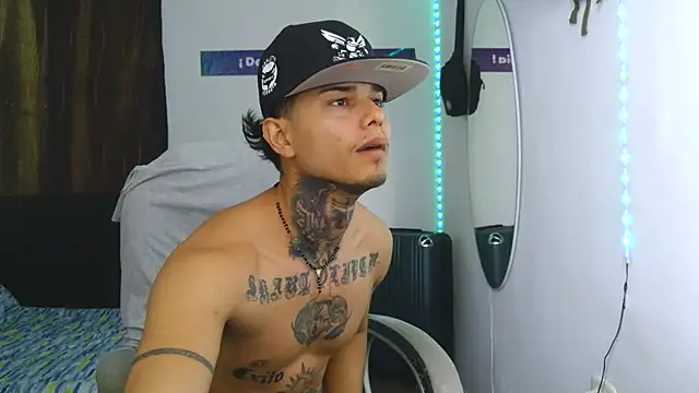 Snapshot of Skartoliver chatting on October 22, 2025, 12:48 pm Skartoliver online show from October 22, 2025, 12:48 pm