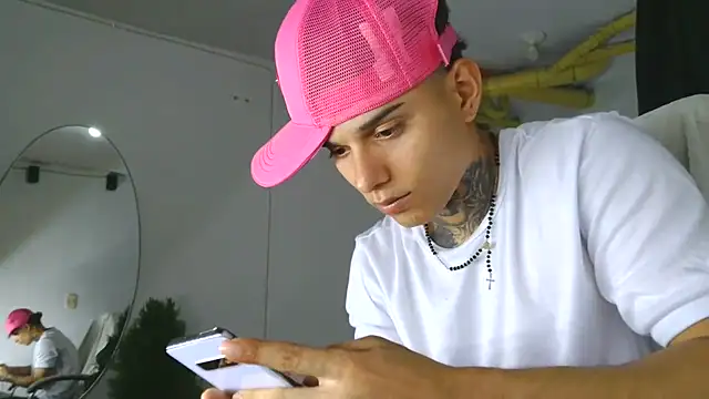 Snapshot of Skartoliver chatting on October 5, 2025, 1:51 am Skartoliver online show from October 5, 2025, 1:51 am