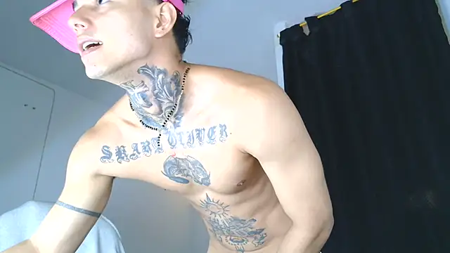 Snapshot of Skartoliver chatting on October 5, 2025, 1:57 pm Skartoliver online show from October 5, 2025, 1:57 pm