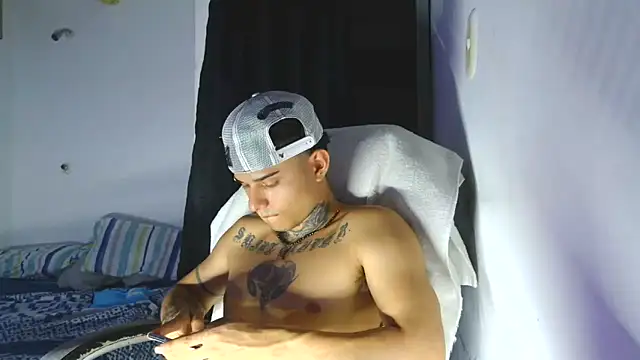 Snapshot of Skartoliver chatting on October 7, 2025, 4:02 am Skartoliver online show from October 7, 2025, 4:02 am