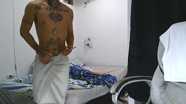 Snapshot of Skartoliver chatting on October 3, 2025, 11:28 pm Skartoliver online show from October 3, 2025, 11:28 pm