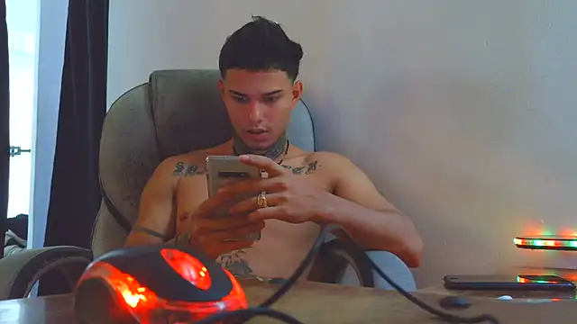 Snapshot of Skartoliver chatting on September 28, 2025, 1:40 pm Skartoliver online show from September 28, 2025, 1:40 pm