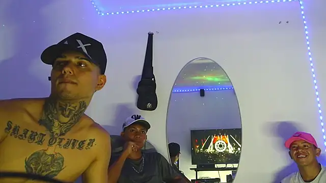 Snapshot of Skartoliver chatting on September 18, 2025, 5:32 am Skartoliver online show from September 18, 2025, 5:32 am