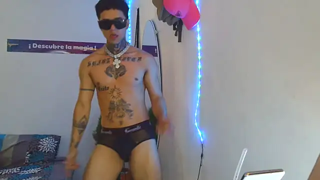 Snapshot of Skartoliver chatting on October 29, 2025, 3:44 pm Skartoliver online show from October 29, 2025, 3:44 pm