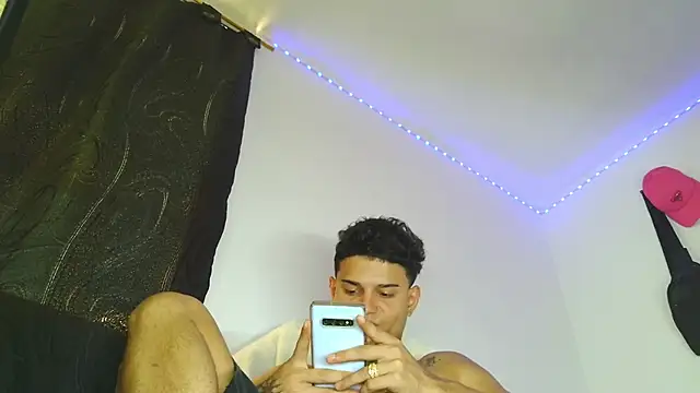 Snapshot of Skartoliver chatting on September 21, 2025, 6:57 pm Skartoliver online show from September 21, 2025, 6:57 pm