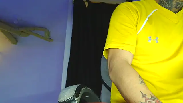 Snapshot of Skartoliver chatting on October 2, 2025, 12:19 pm Skartoliver online show from October 2, 2025, 12:19 pm