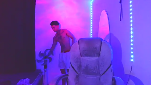 Snapshot of Skartoliver chatting on October 9, 2025, 4:02 am Skartoliver online show from October 9, 2025, 4:02 am