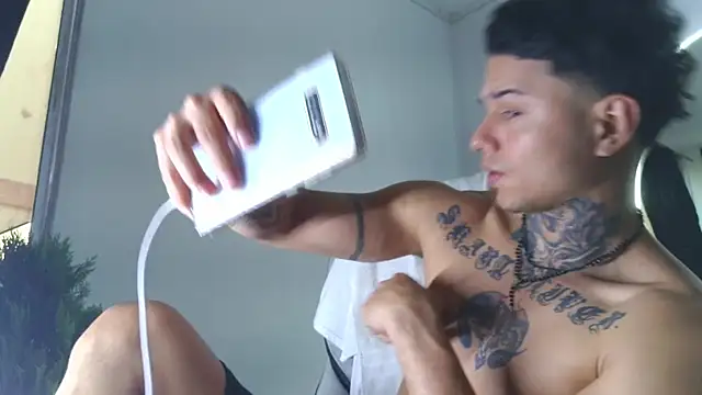 Snapshot of Skartoliver chatting on September 26, 2025, 9:54 pm Skartoliver online show from September 26, 2025, 9:54 pm