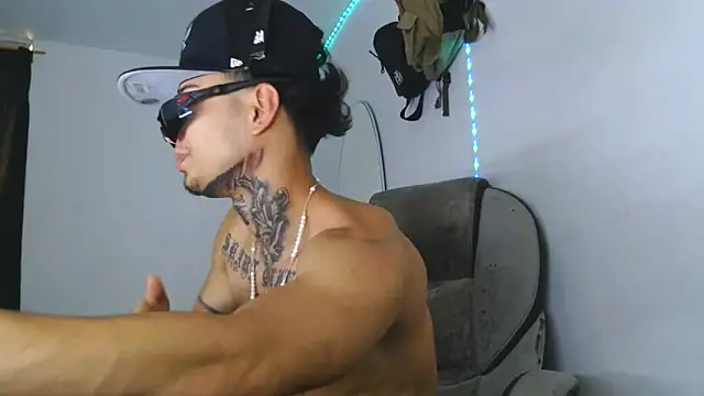 Snapshot of Skartoliver chatting on October 17, 2025, 4:20 pm Skartoliver online show from October 17, 2025, 4:20 pm