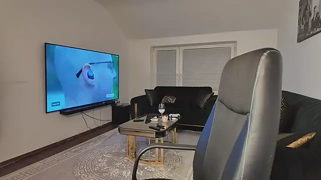 Snapshot of miranouri2000 chatting on December 14, 2024, 8:40 pm miranouri2000 online show from December 14, 2024, 8:40 pm