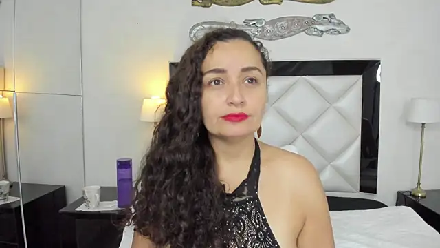  luna  sweet  online show from March 6, 2025, 3:24 am