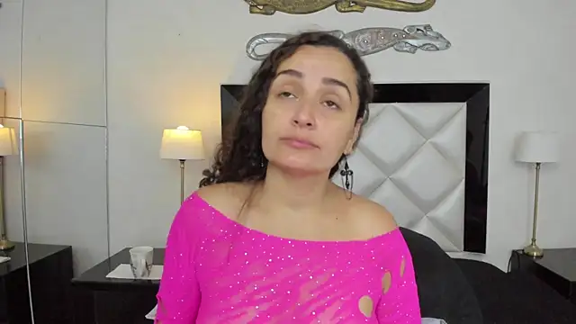  luna  sweet  online show from March 8, 2025, 3:50 am