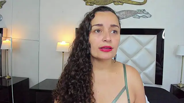  luna  sweet  online show from March 15, 2025, 4:02 am