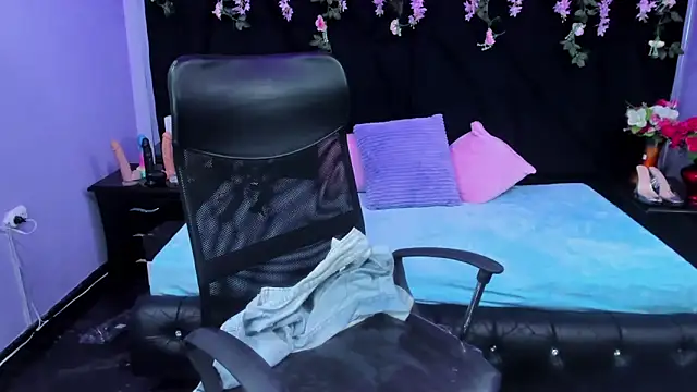 Cocoo Nuth online show from November 27, 2025, 2:23 am