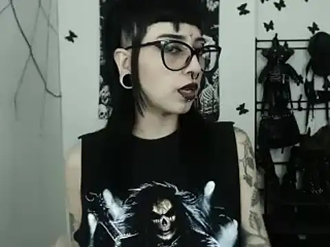 Snapshot of n0sferatus__ chatting on October 25, 2025, 1:05 am n0sferatus online show from October 25, 2025, 1:05 am