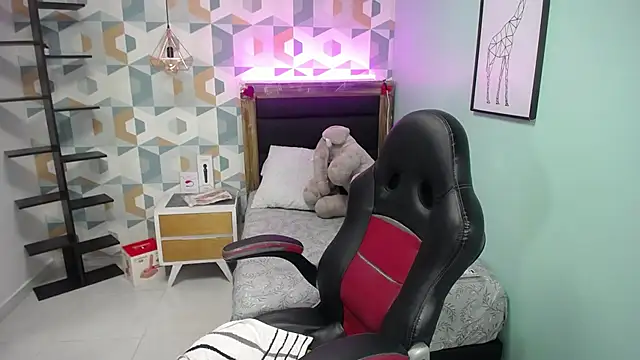 CATIAJONES online show from March 11, 2025, 7:03 pm