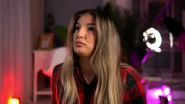 Snapshot of KellyMathews chatting on September 26, 2025, 1:56 am KellyMathews online show from September 26, 2025, 1:56 am