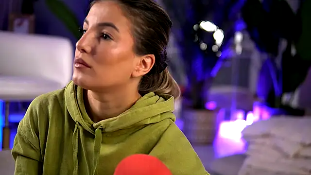 Snapshot of KellyMathews chatting on October 28, 2025, 2:56 am KellyMathews online show from October 28, 2025, 2:56 am