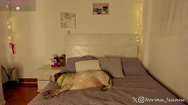 Snapshot of Norma-Jeaane chatting on October 4, 2025, 8:32 pm Norma-Jeaane online show from October 4, 2025, 8:32 pm