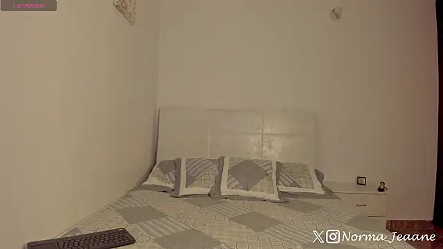 Snapshot of Norma-Jeaane chatting on January 9, 2026, 9:22 pm Norma-Jeaane online show from January 9, 2026, 9:22 pm