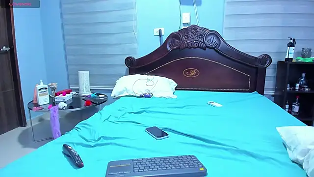 Snapshot of bella-black chatting on March 4, 2025, 12:07 am bella-black online show from March 4, 2025, 12:07 am