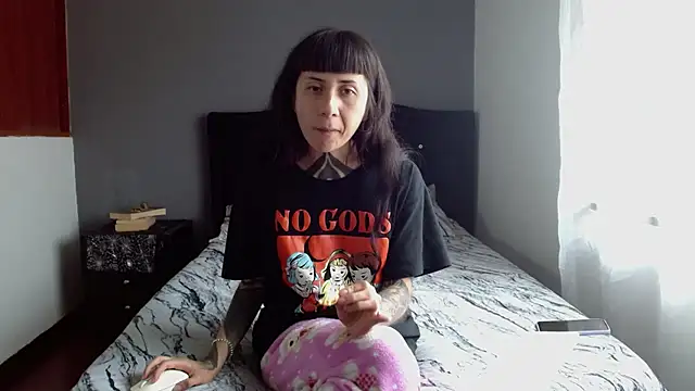 Snapshot of Emilia_1995 chatting on June 18, 2026, 3:50 pm Emilia 1995 online show from June 18, 2026, 3:50 pm