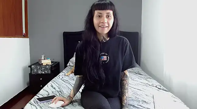 Emilia 1995 online show from February 17, 2025, 12:38 pm