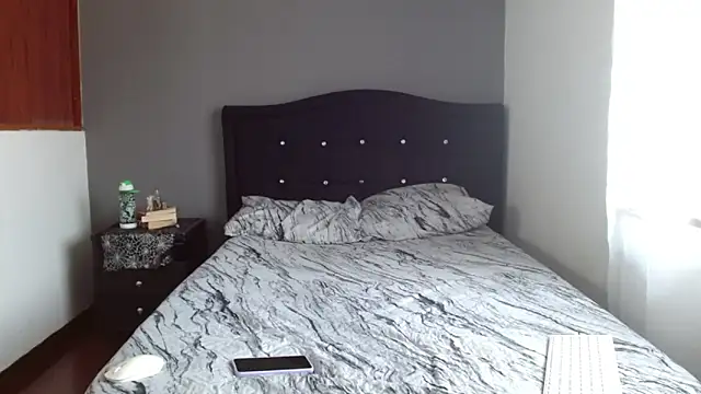 Snapshot of Emilia_1995 chatting on October 27, 2025, 2:07 pm Emilia 1995 online show from October 27, 2025, 2:07 pm