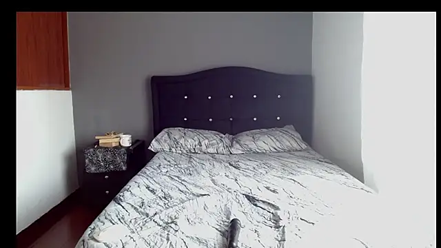 Emilia 1995 online show from April 18, 2026, 7:07 pm