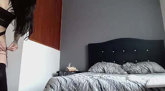 Emilia 1995 online show from February 27, 2025, 7:15 pm