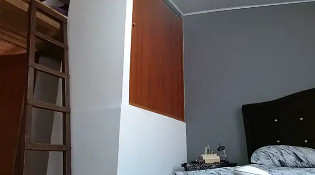 Emilia 1995 online show from March 11, 2025, 12:39 pm