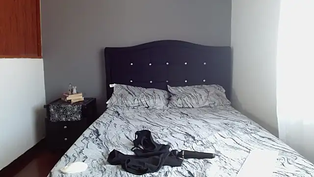 Emilia 1995 online show from November 11, 2025, 2:12 pm