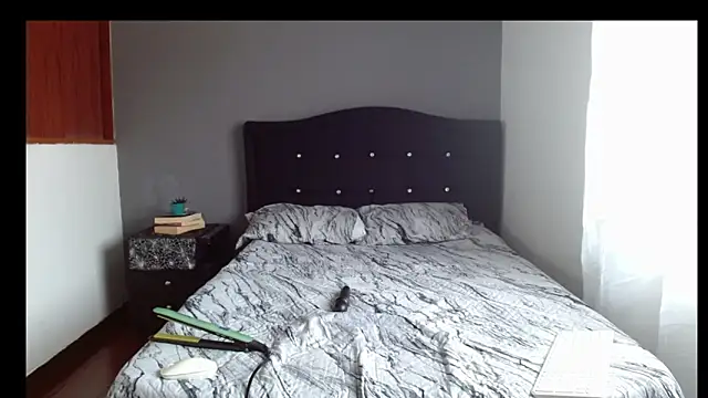 Snapshot of Emilia_1995 chatting on February 20, 2026, 1:13 pm Emilia 1995 online show from February 20, 2026, 1:13 pm