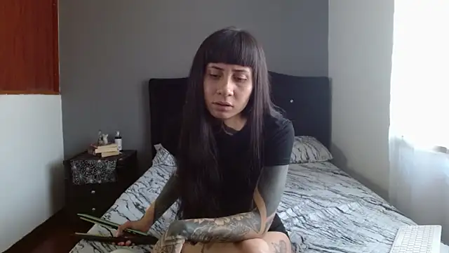 Emilia 1995 online show from November 21, 2025, 4:28 pm