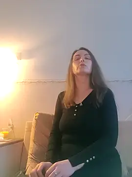 Snapshot of Evelina_cute chatting on February 12, 2026, 2:39 pm Evelina cute online show from February 12, 2026, 2:39 pm