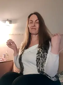 Snapshot of Evelina_cute chatting on February 24, 2026, 3:35 pm Evelina cute online show from February 24, 2026, 3:35 pm