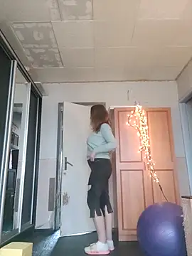 Snapshot of Evelina_cute chatting on October 14, 2025, 8:59 am Evelina cute online show from October 14, 2025, 8:59 am