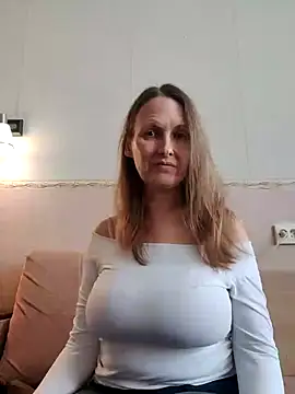 Evelina cute online show from February 26, 2025, 10:27 am