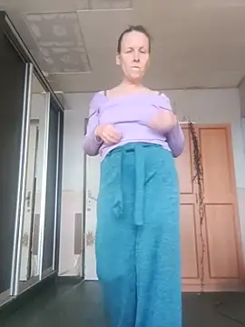 Evelina cute online show from November 14, 2025, 8:29 am